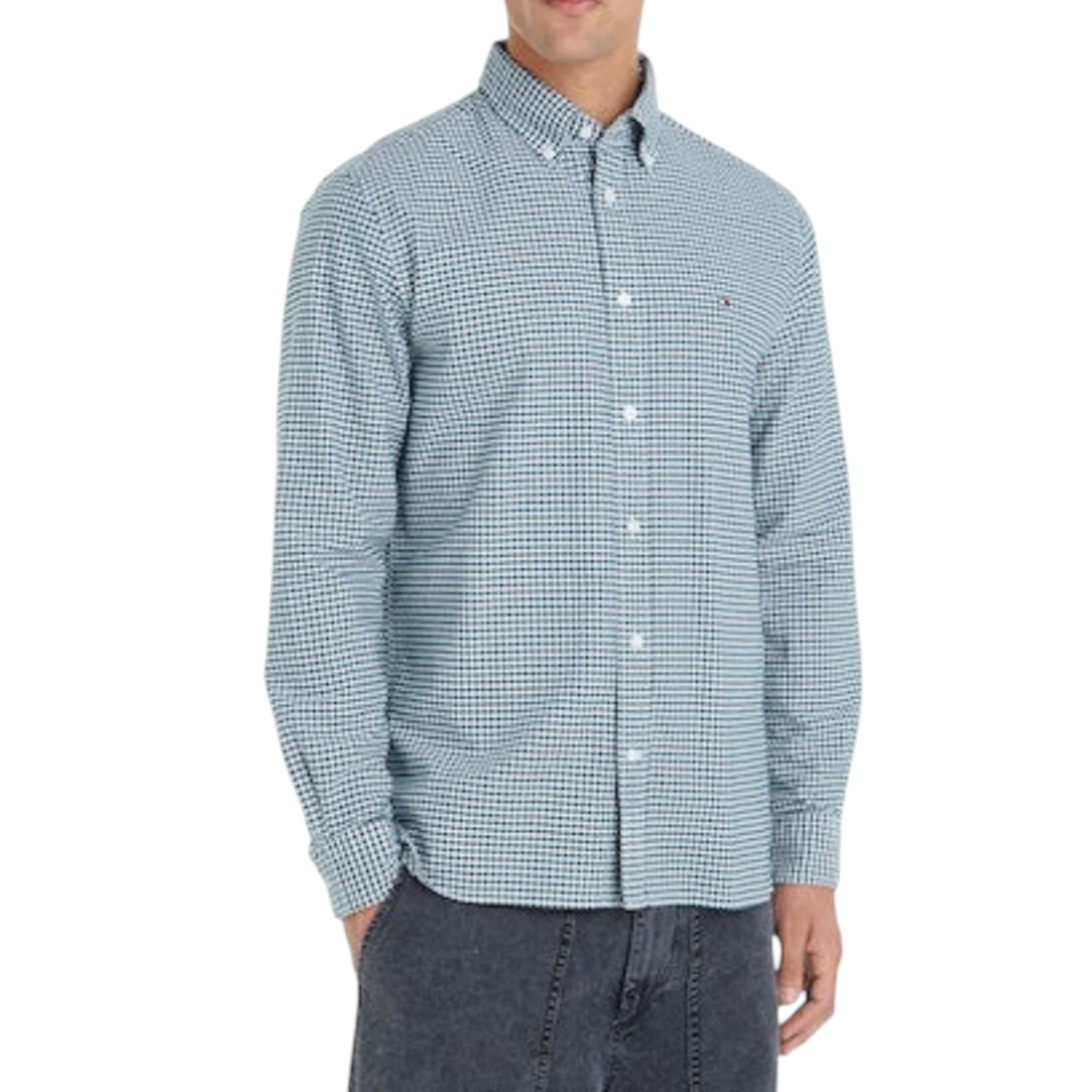 Tommy Hilfiger Men's Heritage Oxford shirt in green, front view with button-down collar