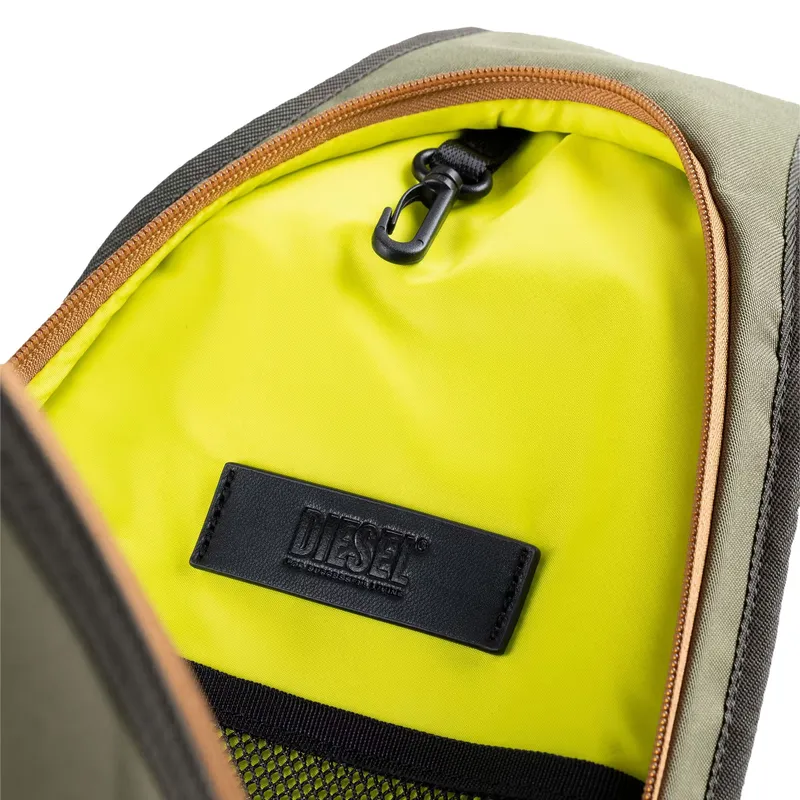 diesel 1dr-pod mens shoulder sling bag cross body olive1